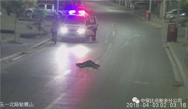 2.2時3分，民警到達現(xiàn)場.jpg